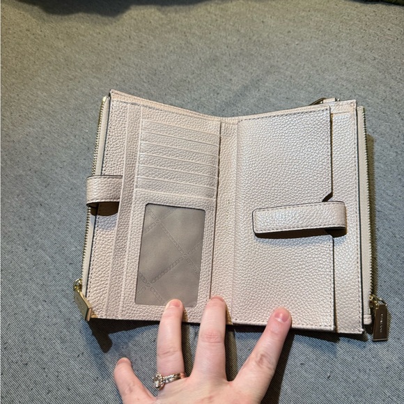 Michael Kors Women's Blush Pink Wallet and Purse - Picture 3 of 16